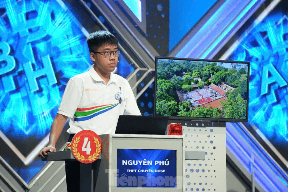 Nguyễn Nguyên Phú - Học sinh Trường THPT Chuyên Đại học Sư phạm đạt Á quân Đường lên đỉnh Olympia năm thứ 24