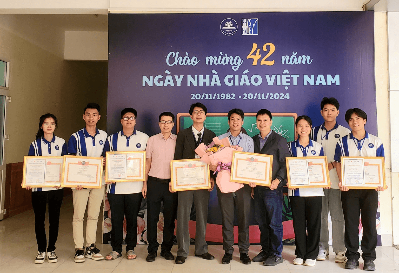 ĐOÀN OLYMPIC VẬT LÍ SINH VIÊN TRƯỜNG ĐẠI HỌC SƯ PHẠM HÀ NỘI TIẾP TỤC XẾP HẠNG 1 TOÀN ĐOÀN TẠI KỲ THI OLYMPIC VẬT LÍ SINH VIÊN TOÀN QUỐC LẦN THỨ XXVI-NĂM 2024