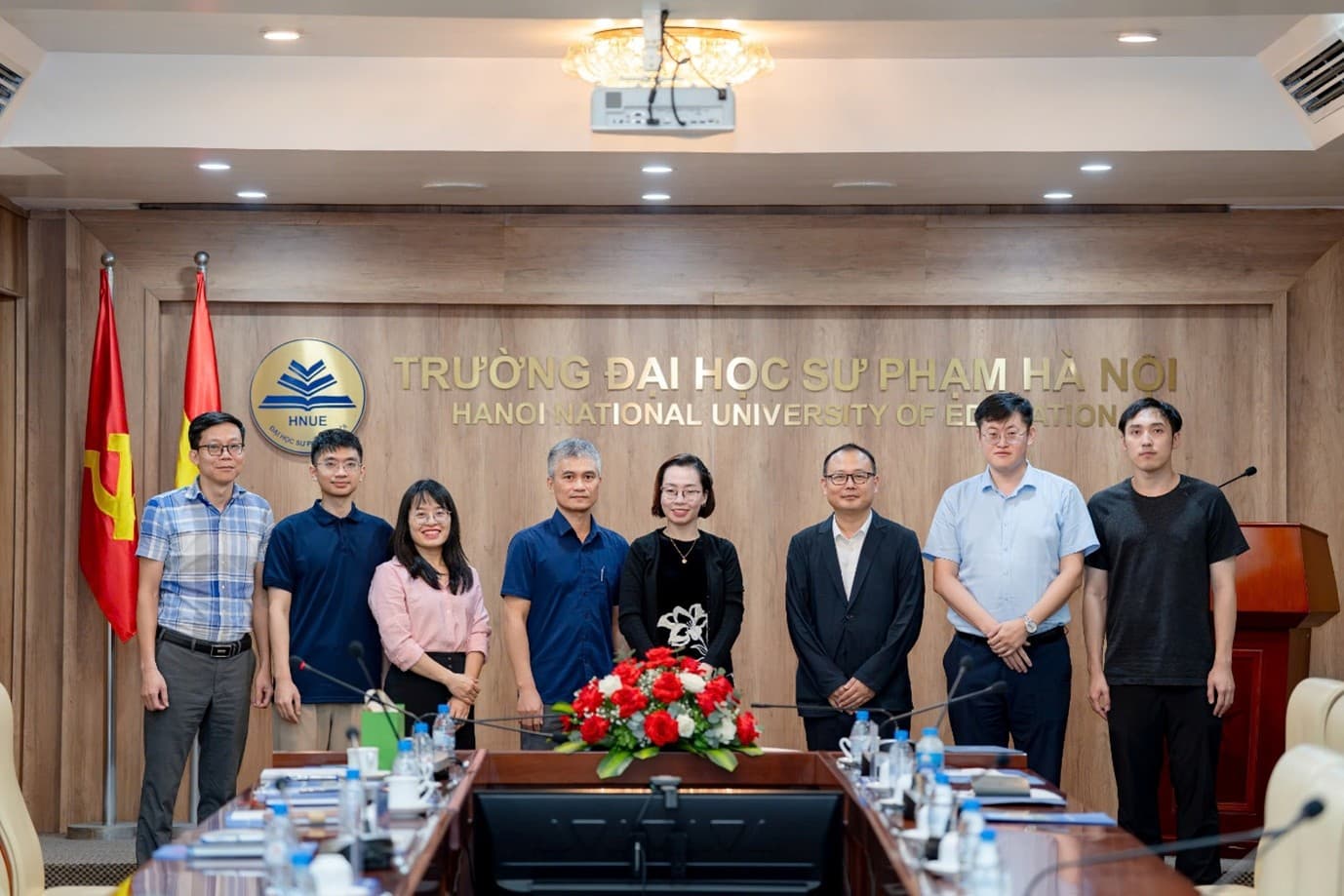 Trường Đại học Sư phạm Hà Nội tiếp đón và làm việc với Đại học Thanh Đảo Hoàng Hải (Trung Quốc)