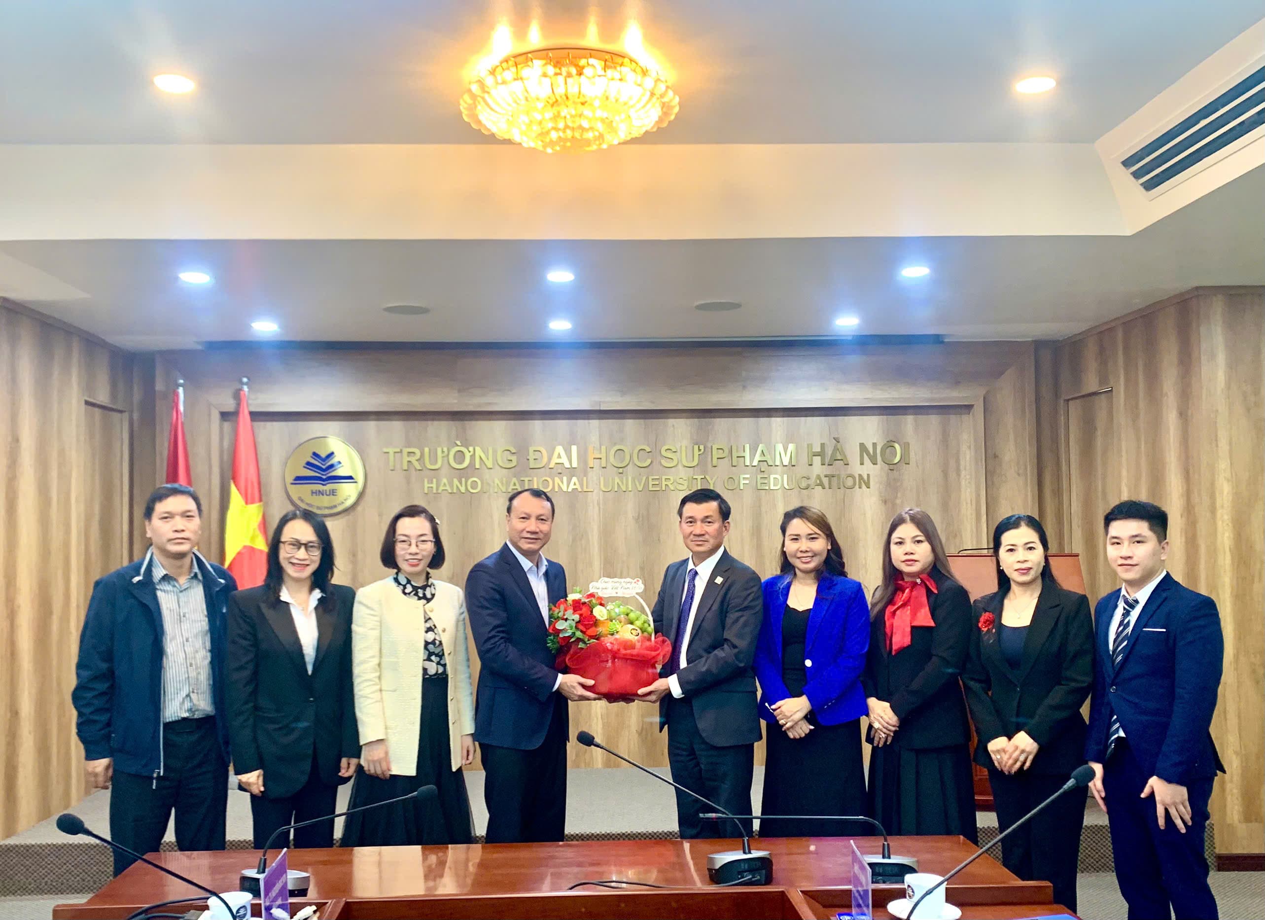 Trường Đại học Sư phạm Hà Nội làm việc với Hội người Việt Nam vùng Kansai (Nhật Bản)