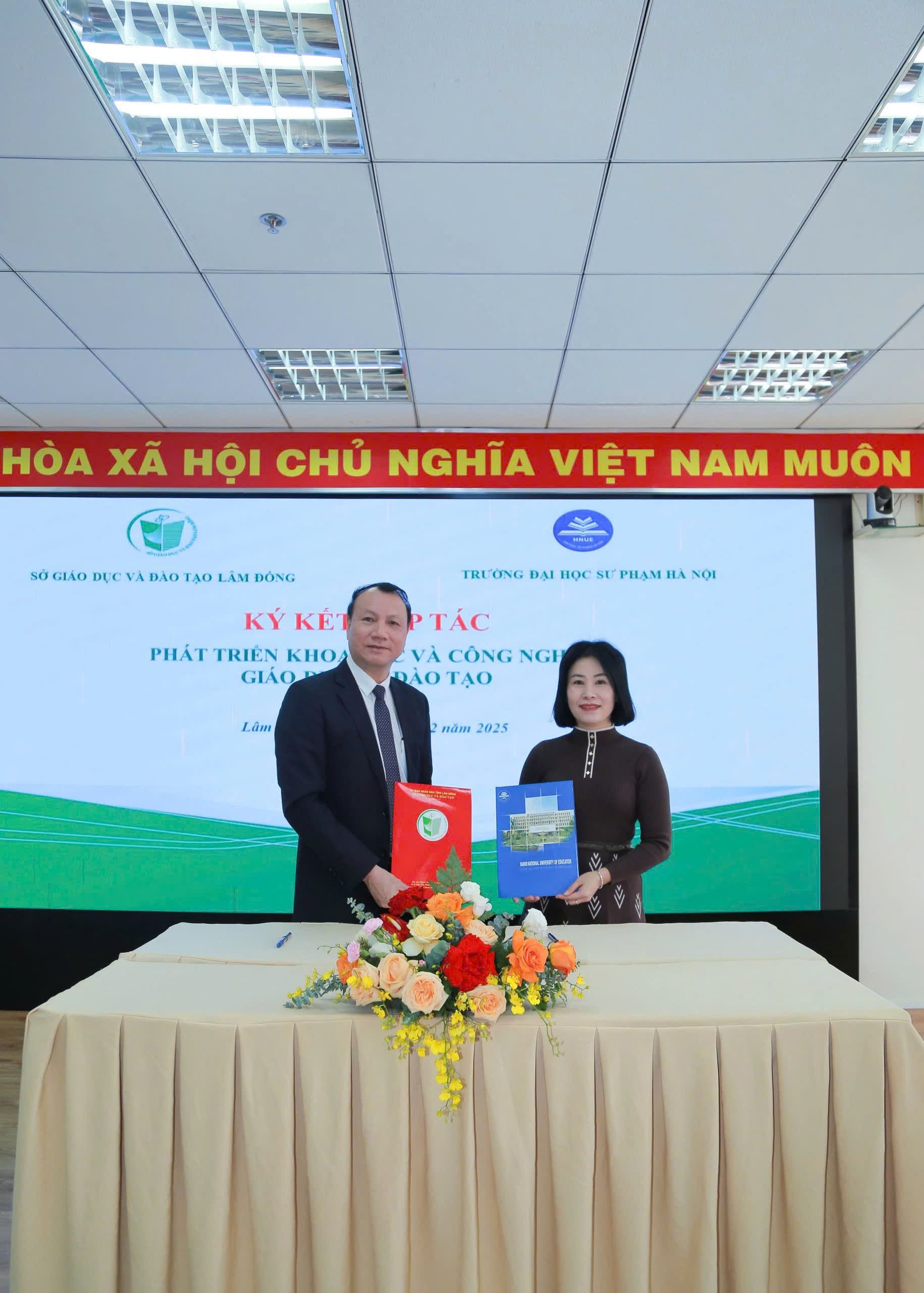Trường Đại học Sư phạm Hà Nội ký kết hợp tác toàn diện với Sở GDĐT Lâm Đồng