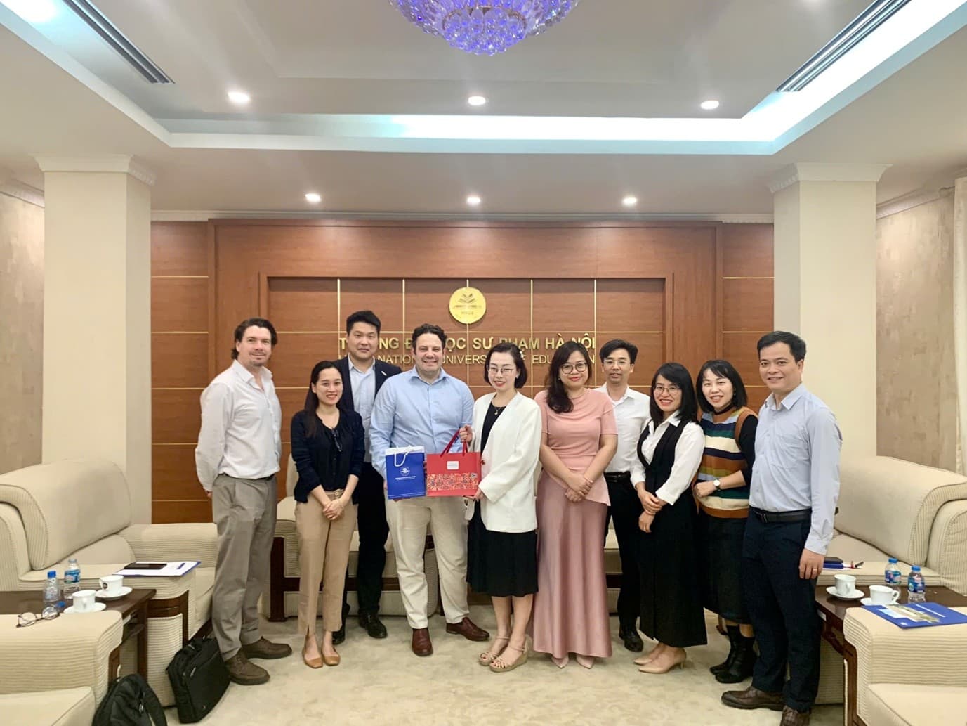 Trường Đại học Sư phạm Hà Nội làm việc với Đại học Huddersfield (Vương quốc Anh)